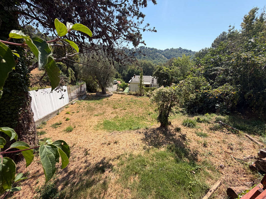 LA GAUDE - BAS DE VILLA 3 Pièces avec terrasse et parking - photo 6