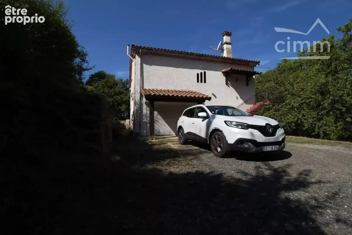 A vendre une maison entièrement rénovée avec jardin et garage - photo 16