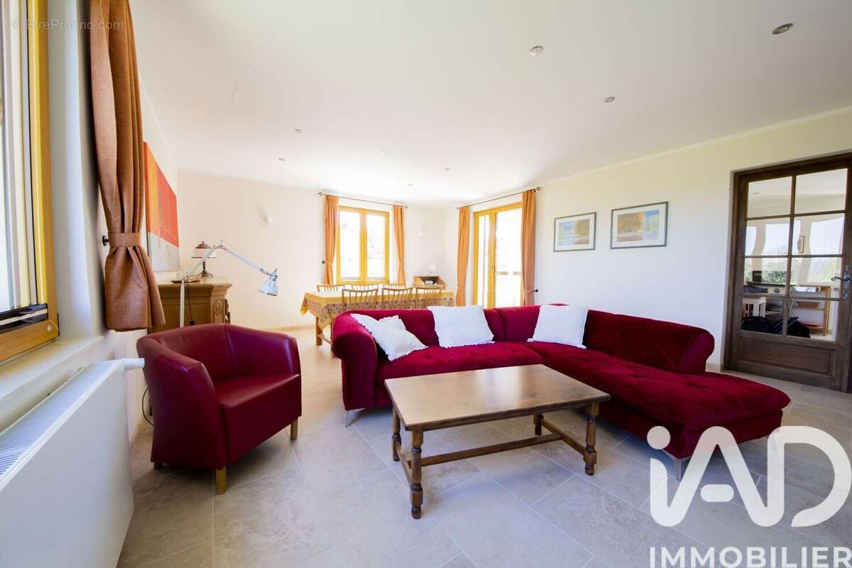 Maison 124 m² à La Roque-Sur-Pernes  - photo 3