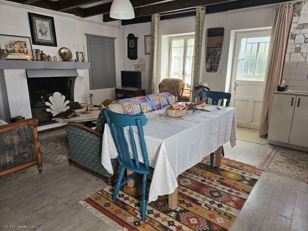 Maison à NANTEUIL-EN-VALLEE