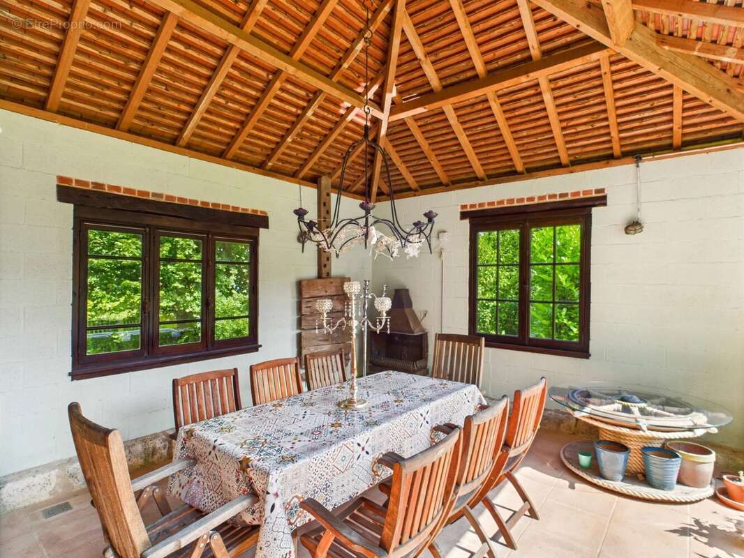 Maison à SAINT-MEDARD-D&#039;EXCIDEUIL