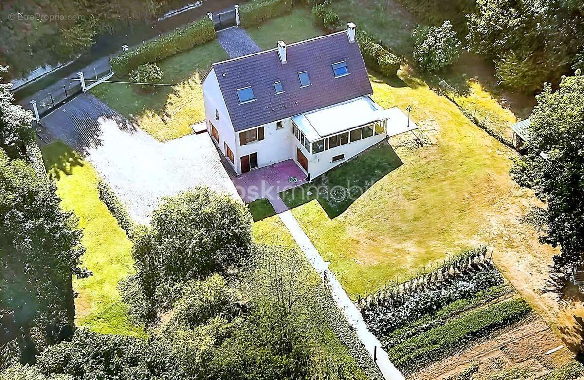 Maison à COUTEVROULT