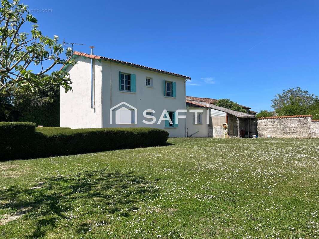 Maison 112 m² à Saint-Pardoult  - photo 2