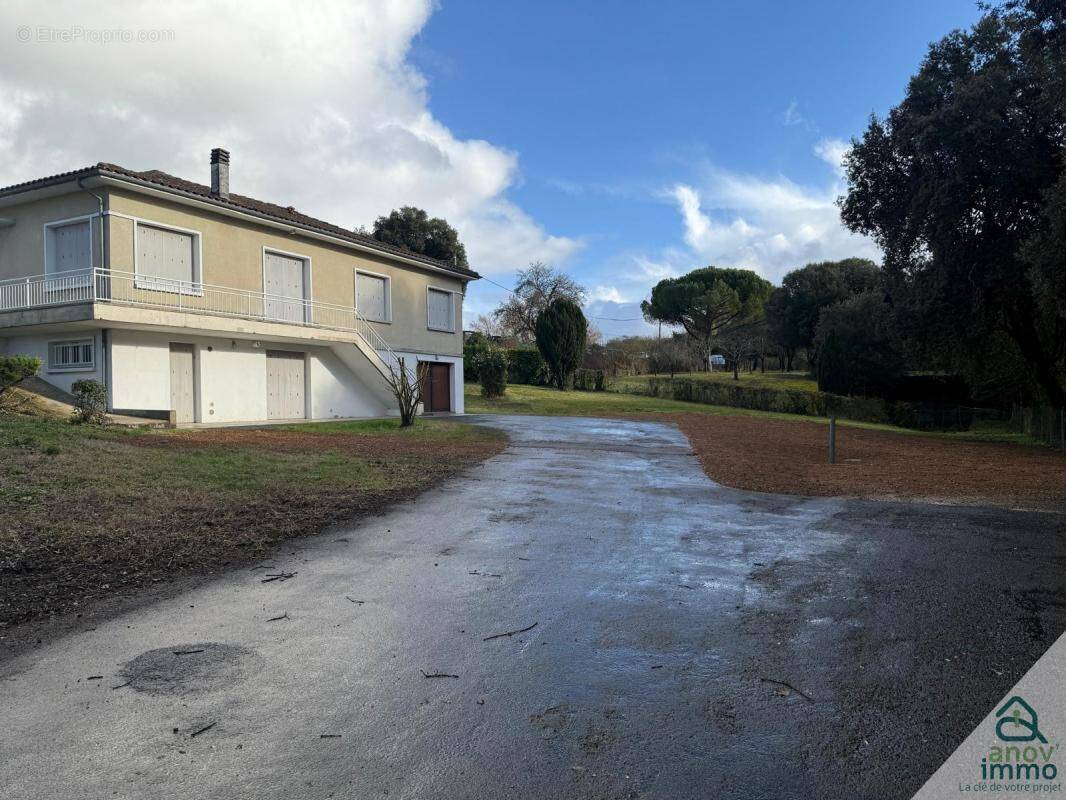 Maison à PUYMOYEN