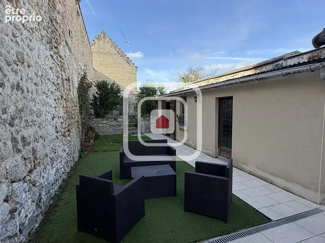Maison de ville avec jardin, terrasse et dépendances - photo 13