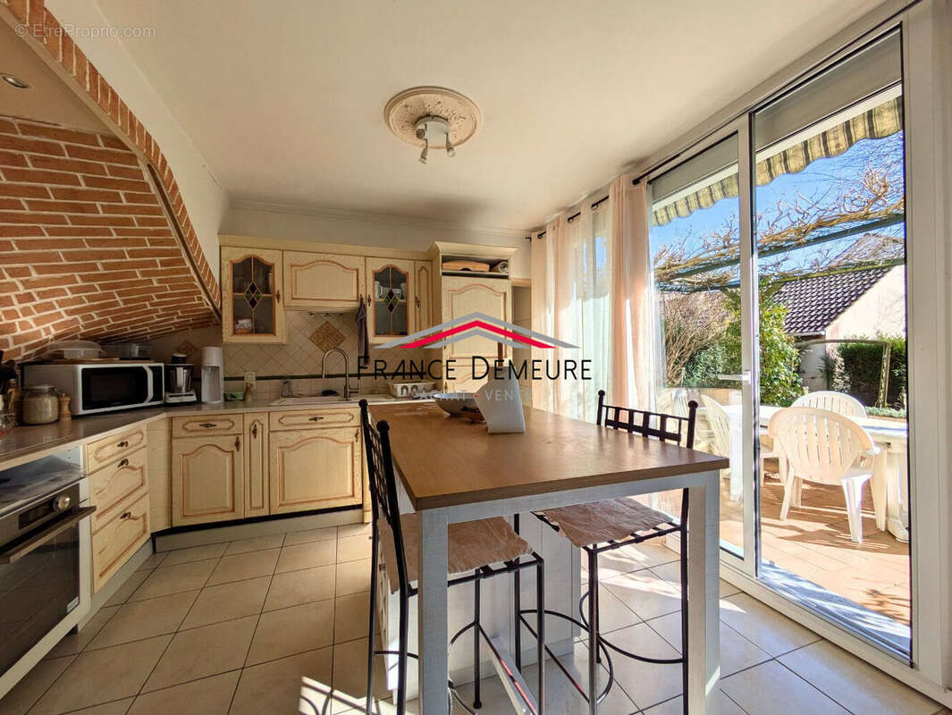 Maison à JOUY-LE-MOUTIER