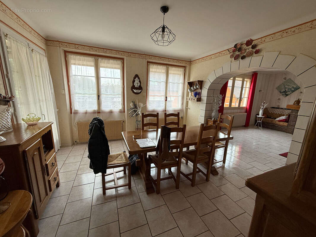 Maison à AREINES