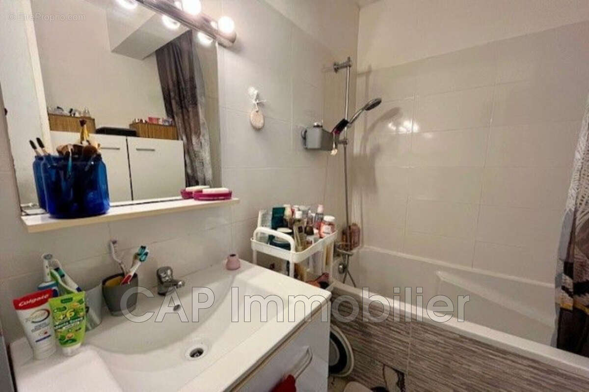 Maison à OPOUL-PERILLOS