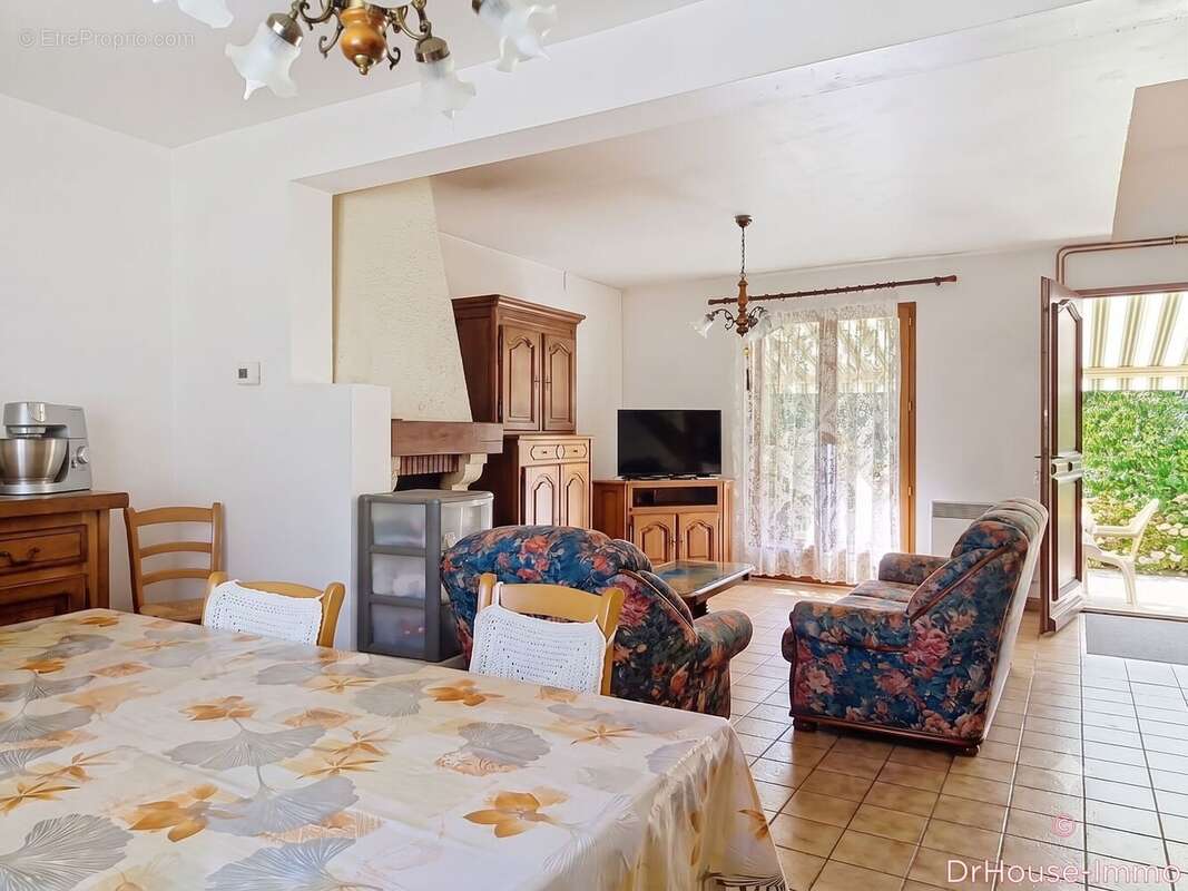 Maison 88 m² à Saint-Martin-De-Mailloc  - photo 7