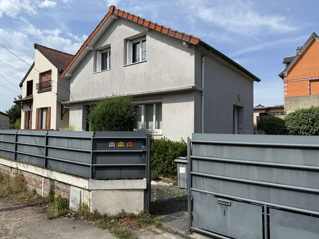 Maison à SARTROUVILLE