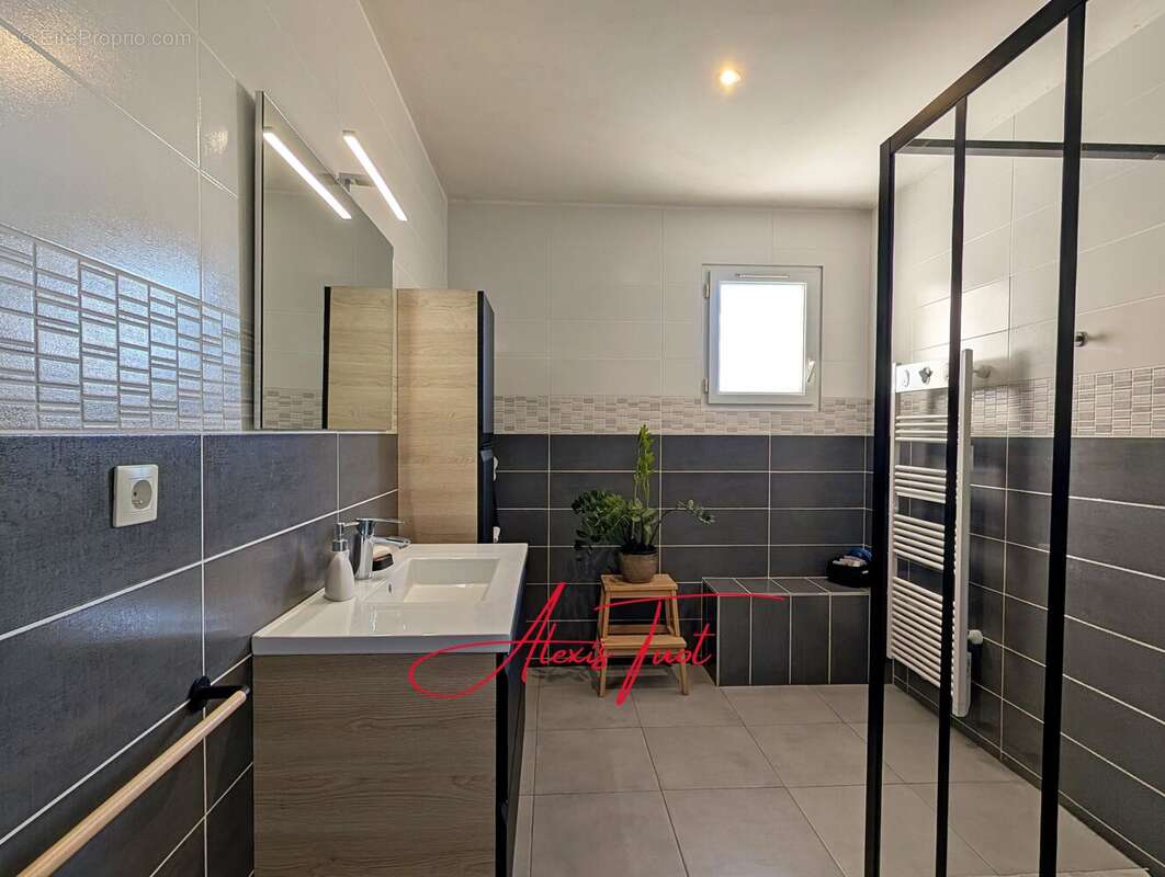 Maison 128 m² à Ambares-Et-Lagrave  - photo 38