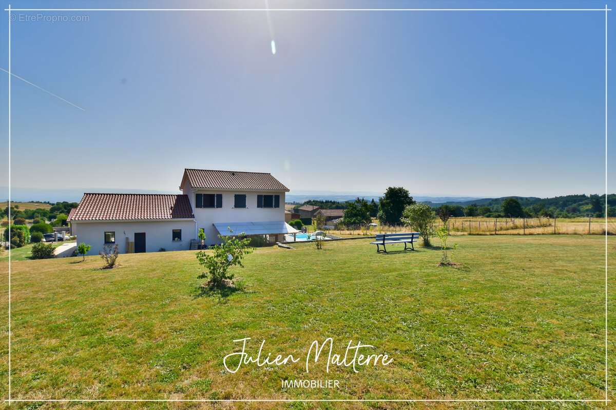 Maison récente de 170 m² sur 2100 m² de terrain préservés, 7 pièces, 5 chambres dont dressing, garage de 85 m² à MAROLS (42) - photo 75