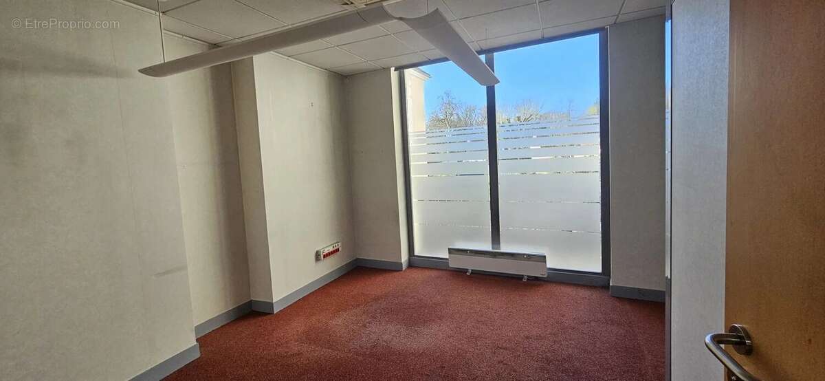 Opportunité Rare – Ensemble Immobilier d'Exception avec Local Commercial & Maison de Caractère - photo 14