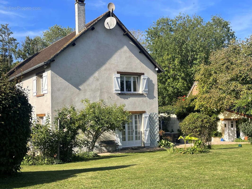 Maison à HOUDAN