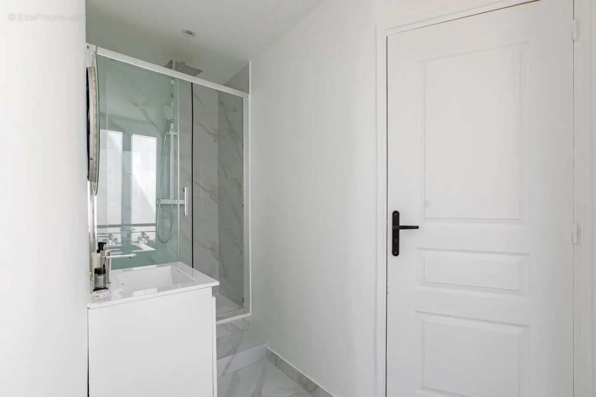 Appartement deux pièces - rue marx dormoy - 75018 paris - photo 12