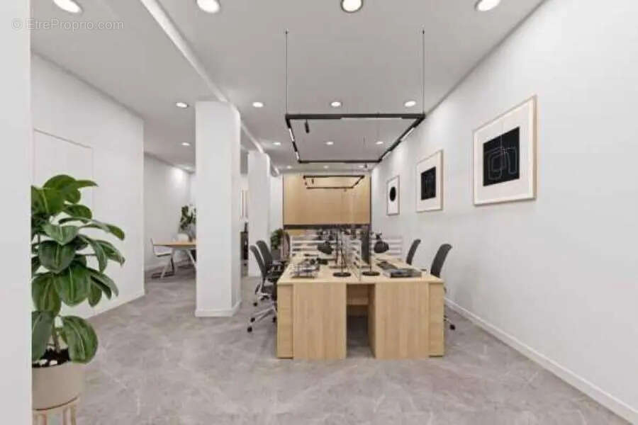 Commerce à PARIS-17E