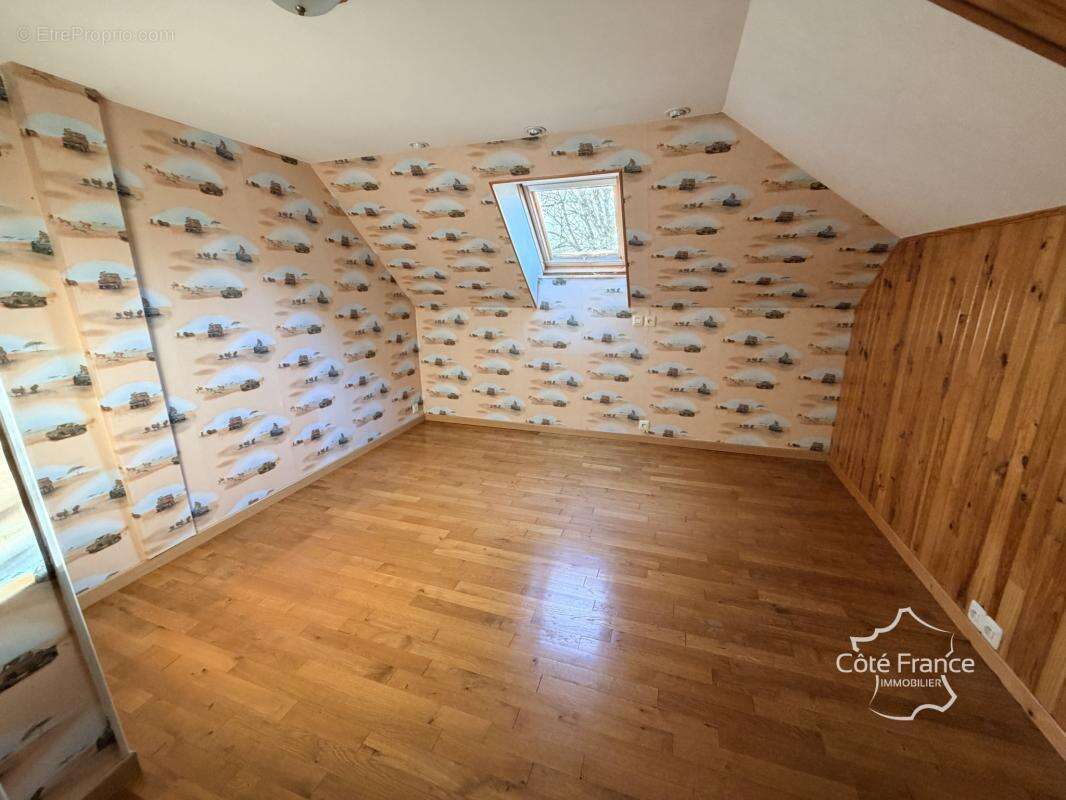 Maison à CRECY-SUR-SERRE