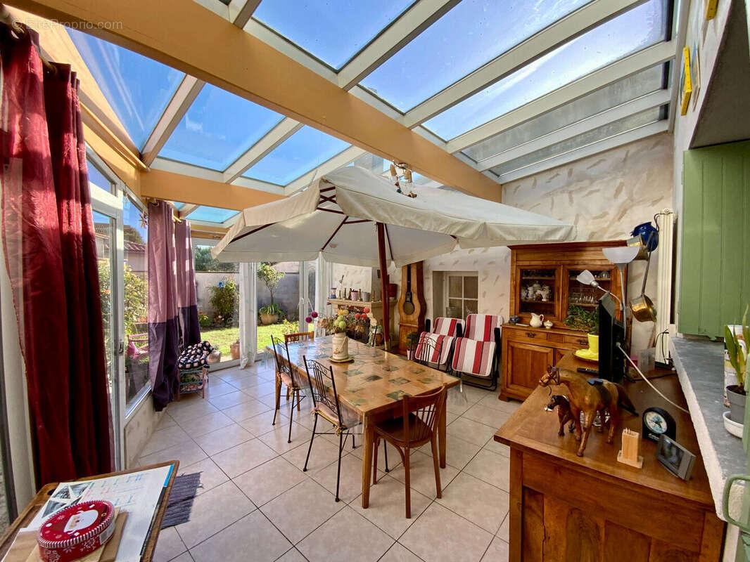 Maison à SAINT-GENIS-DE-SAINTONGE