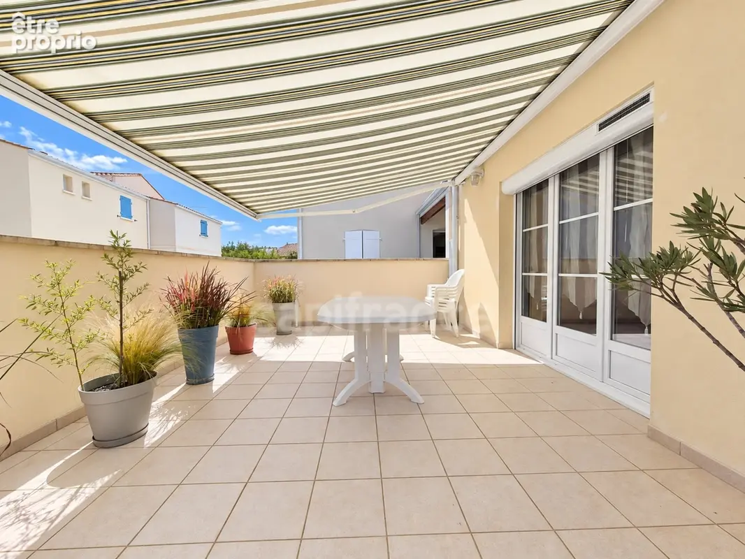 Maison à vendre 4 pièces SAINT GEORGES DE DIDONNE (17) - Terrasses -garage - photo 3