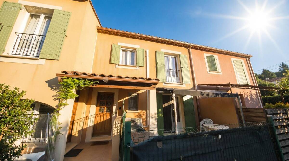 Maison à L'ISLE-SUR-LA-SORGUE