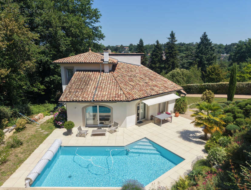 Maison à CHARBONNIERES-LES-BAINS