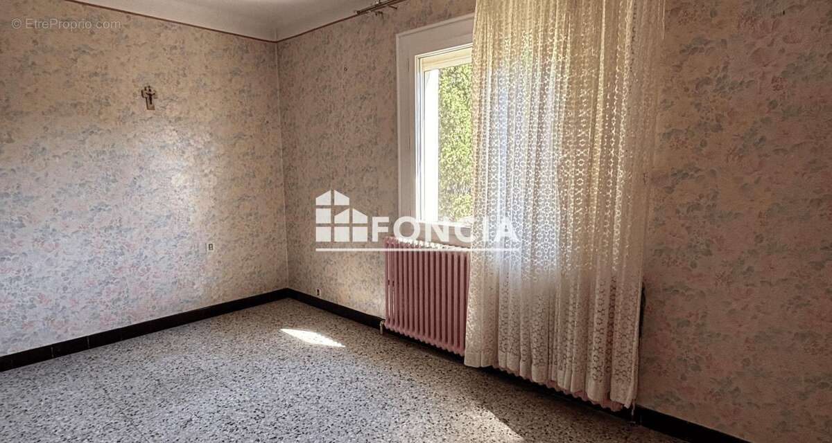 Bagnols-sur-Cèze - Villa 4 pièces avec garage sur 600m2 de terrain - photo 8