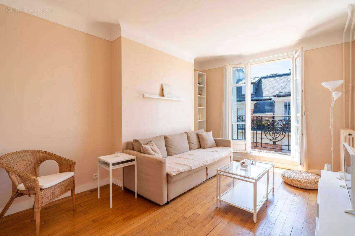 Appartement à COURBEVOIE