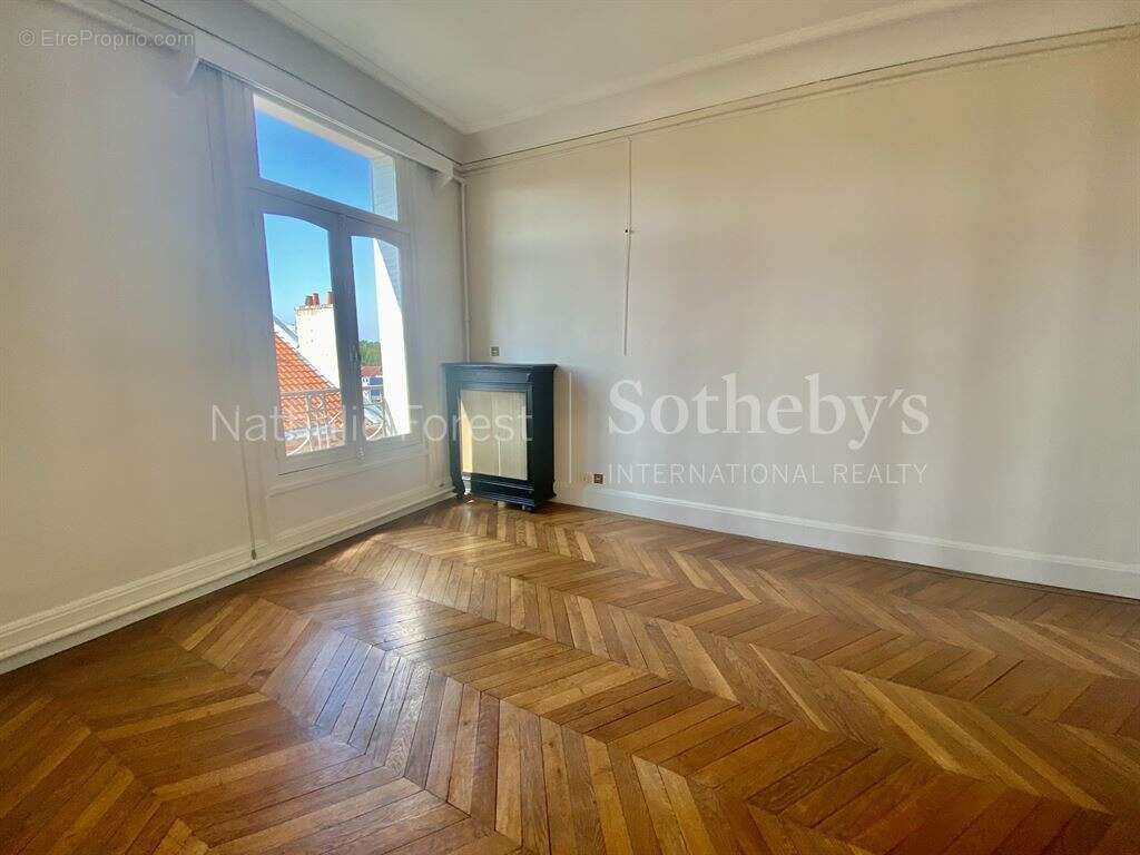 Appartement 225 m² à La Madeleine  - photo 8