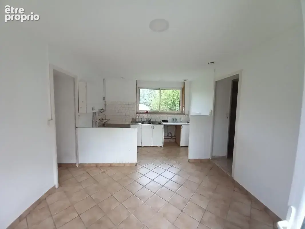 SAINT-PIERRE-LA-COUR – Longère en pierre 130m² avec dépendances et terrain d'1,34ha - photo 8