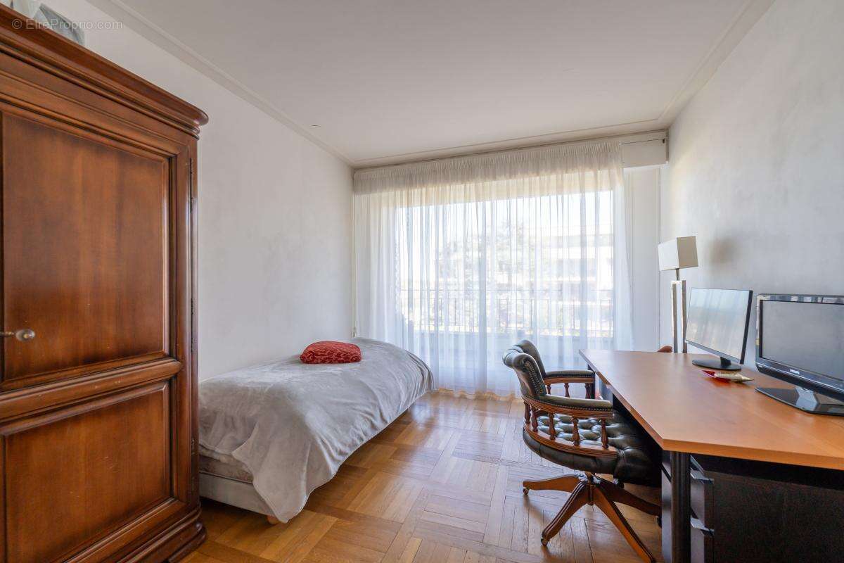 Appartement à VILLE-D'AVRAY