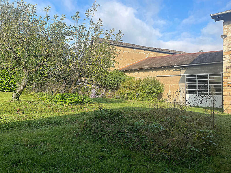 Maison à MOGNENEINS