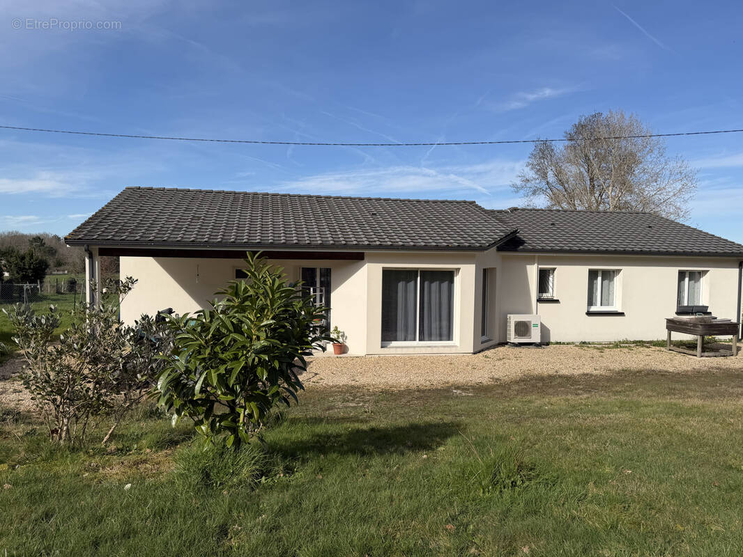 Maison à LA ROCHE-CHALAIS