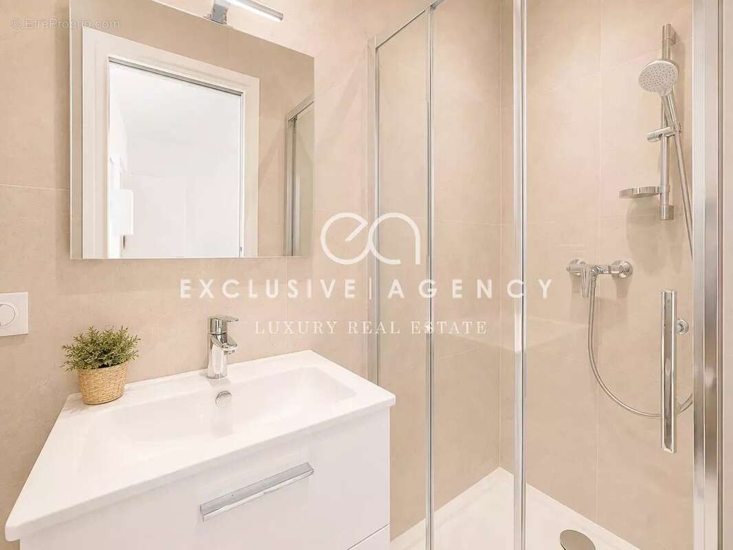 Cannes suquet vente 4 studios entierement renovés - photo 7