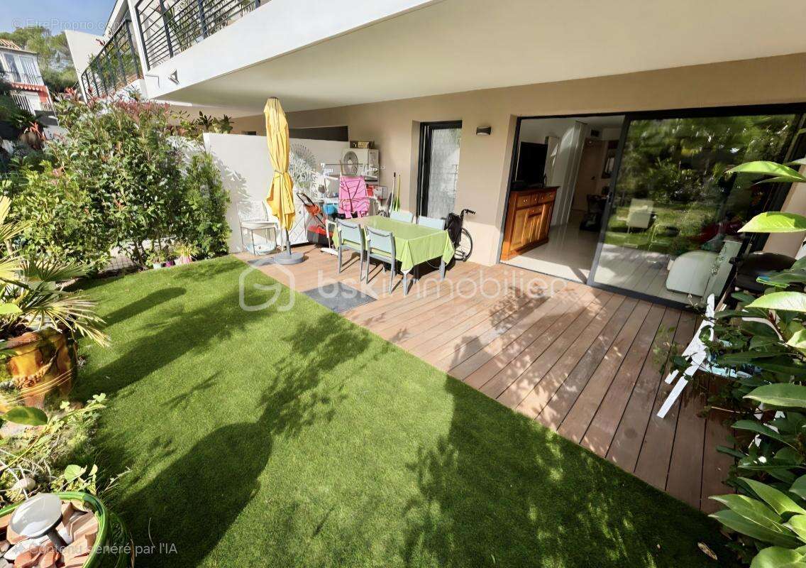 A saint raphaël (var) - appt de type t2 avec jardin, terrasse et garage au  rdj d'une residence securisee et calme - photo 3