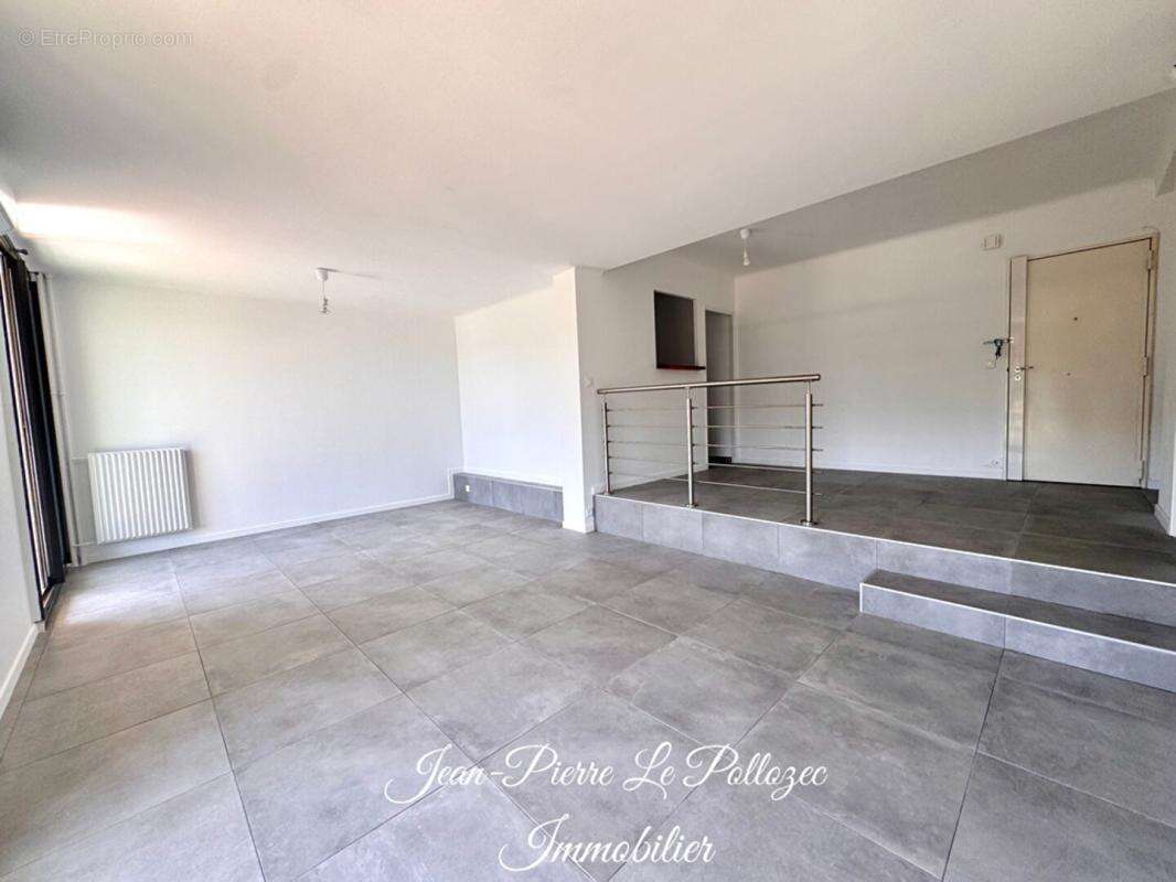 Appartement type 3/4 entièrement rénové - photo 4
