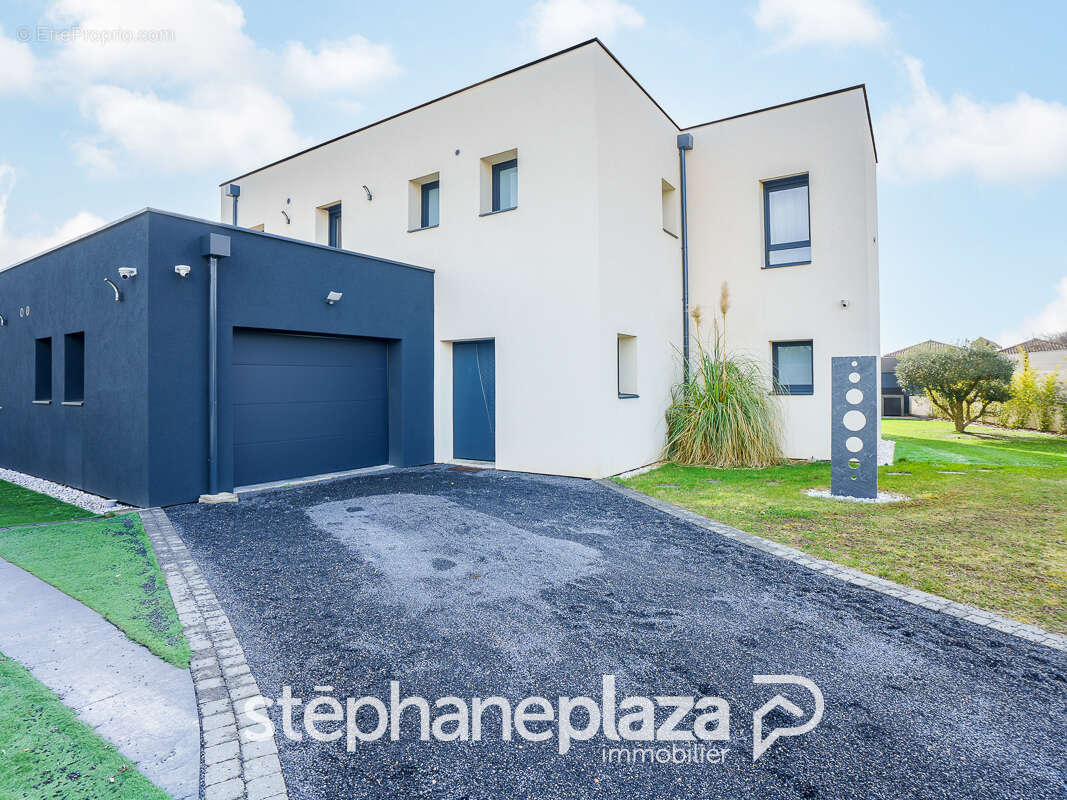 Villa contemporaine 7 pièces - 4 chs - photo 15