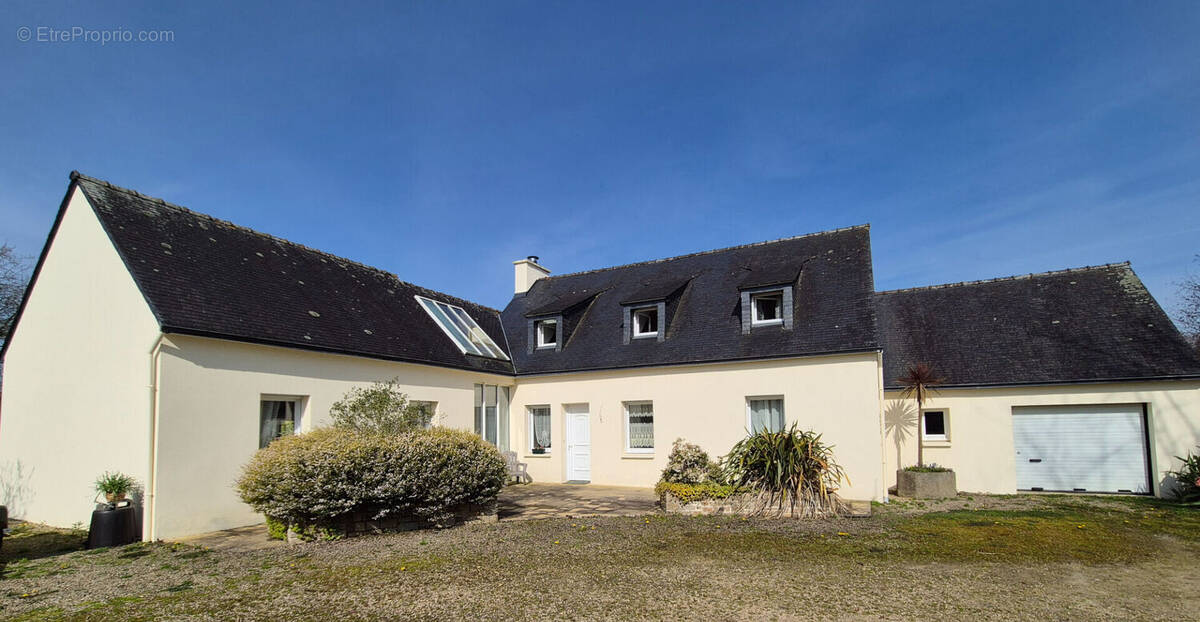 Maison à LAMPAUL-GUIMILIAU