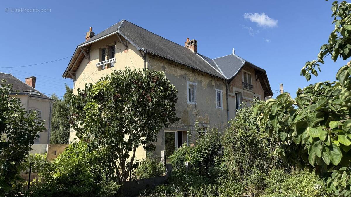Maison à SAINT-COSME-EN-VAIRAIS