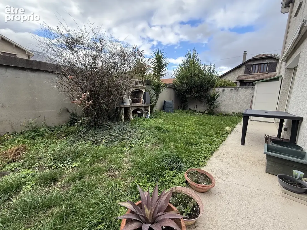 HIDRI IMMO PLUS vous propose en exclusivité une maison mitoyenne avec climatisation et garage à Fontaine - photo 13