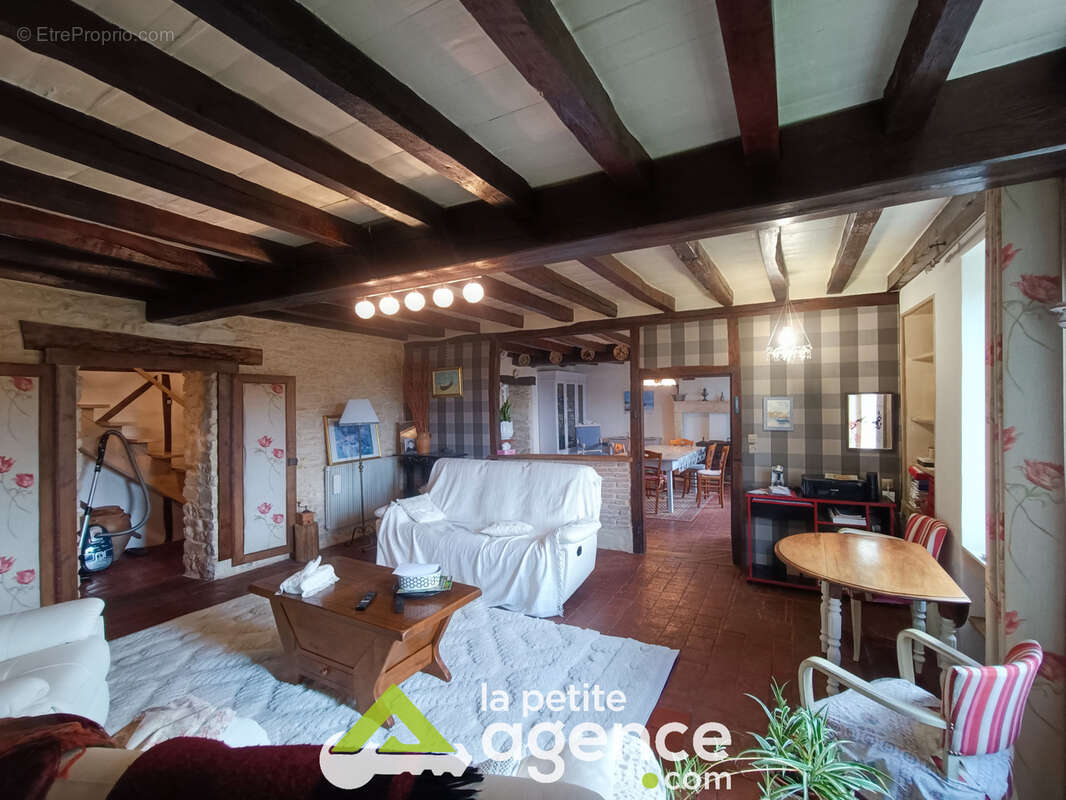 Maison à PRECY