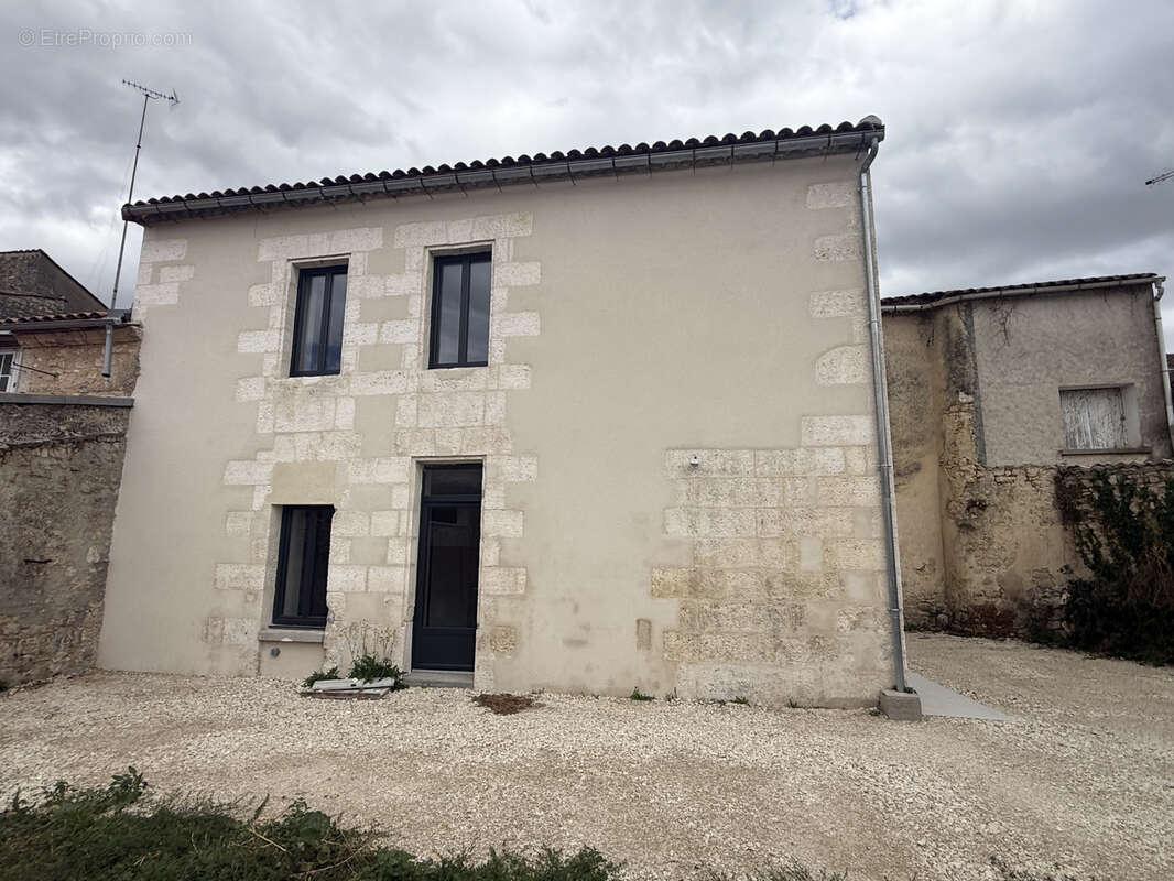 GOND-PONTOUVRE   Magnifique maison en pierre entièrement rénovée   Coup de cœur assuré ! - photo 2