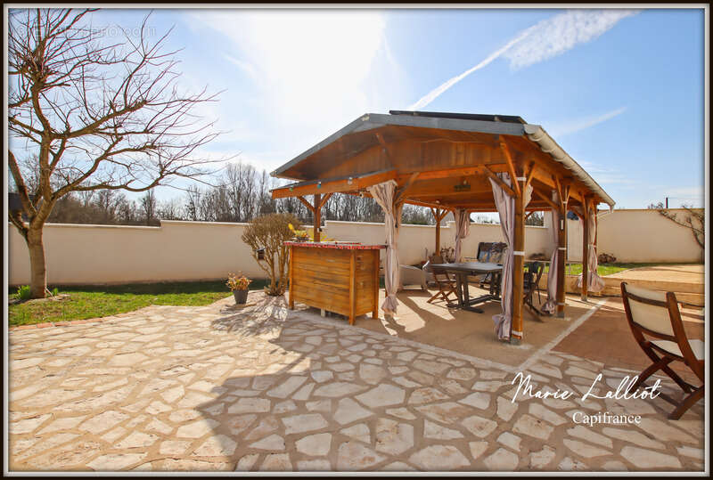 Maison à vendre 8 pièces, 204m², Puiseautin, 5 chambres, Piscine, Garage, Climatisation, Panneaux Solaires, Cave - photo 2