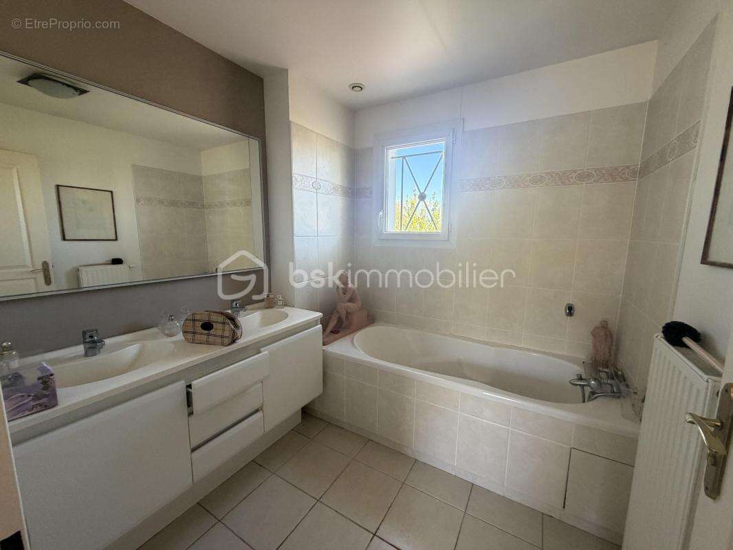 Maison à MAGNY-LE-HONGRE