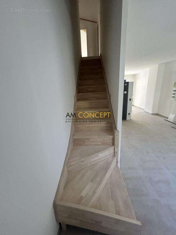 Appartement à CHATEAUNEUF-VILLEVIEILLE