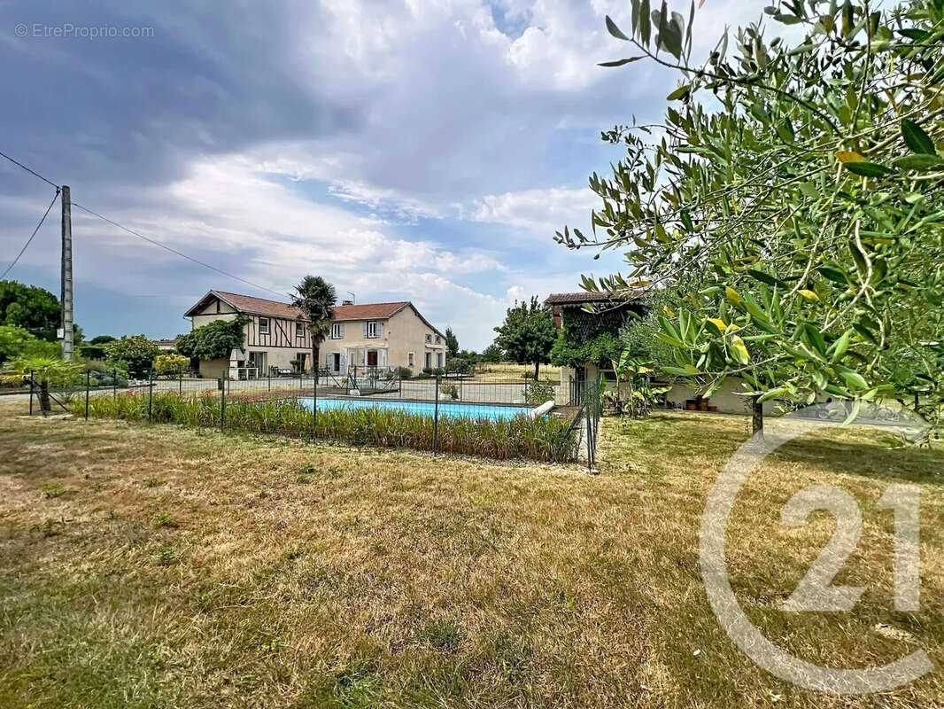 Maison 267 m² à Mirande  - photo 2