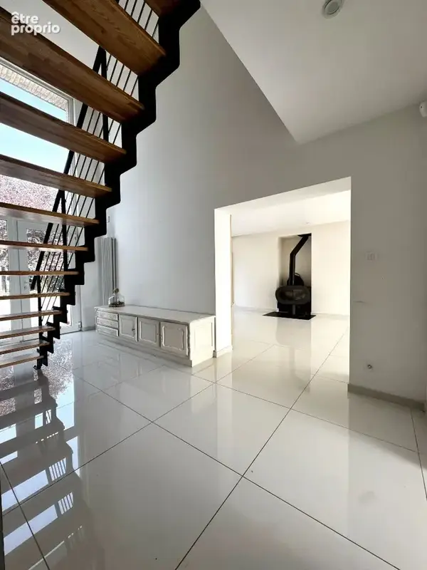 Maison contemporaine spacieuse à vendre à Louvroil - 11 pièces, grand terrain, calme assuré - photo 5