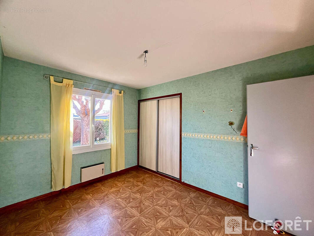 Maison Ambares Et Lagrave - 108m² -  3 chambres + garage - photo 10