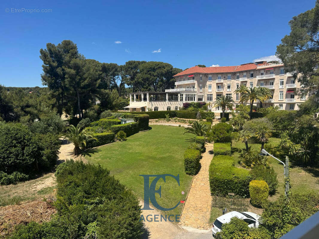 Appartement à SAINT-CYR-SUR-MER