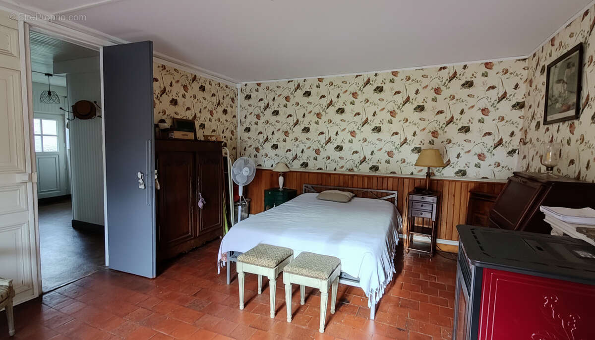 Maison à CHATEL-DE-NEUVRE