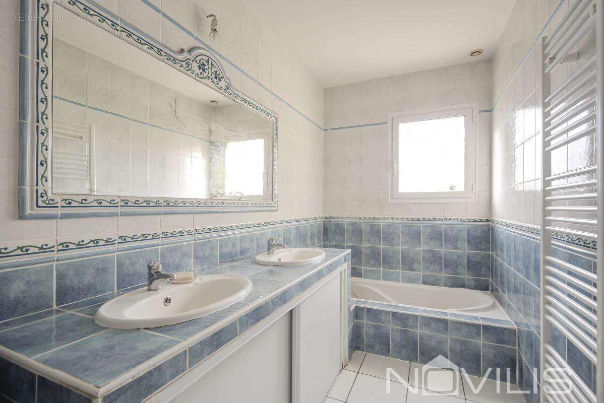 Maison à LAVERNOSE-LACASSE